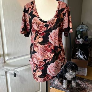 Great flora top by Lularoe!